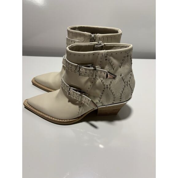 Dolce Vita Silver Stud Accent Buckles Boots Booties Size 6 NWOB Western Boho - Picture 1 of 13